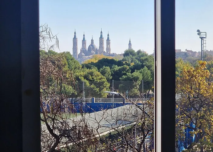 Pasarela Almozara & Parking Gratis דירה